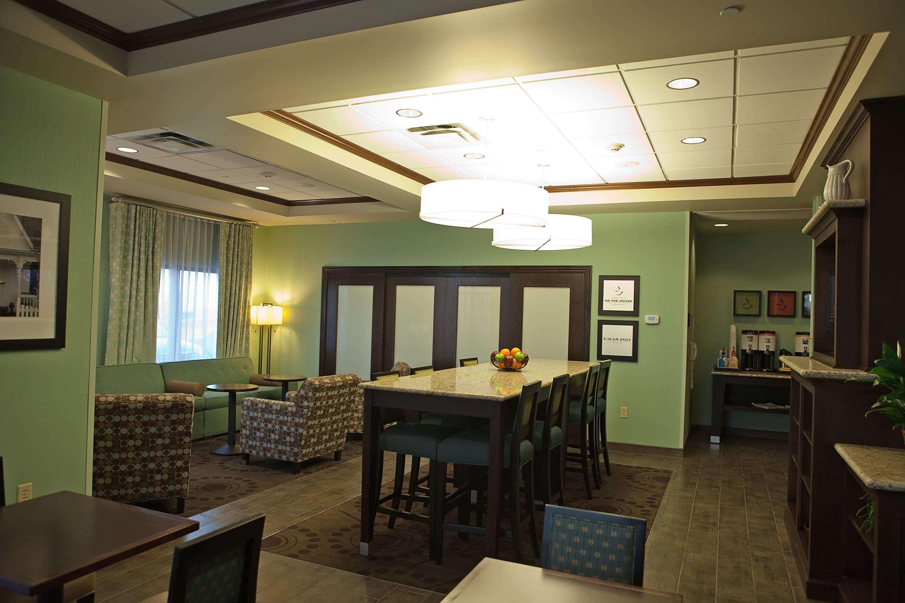 Hampton Inn Colby Buitenkant foto