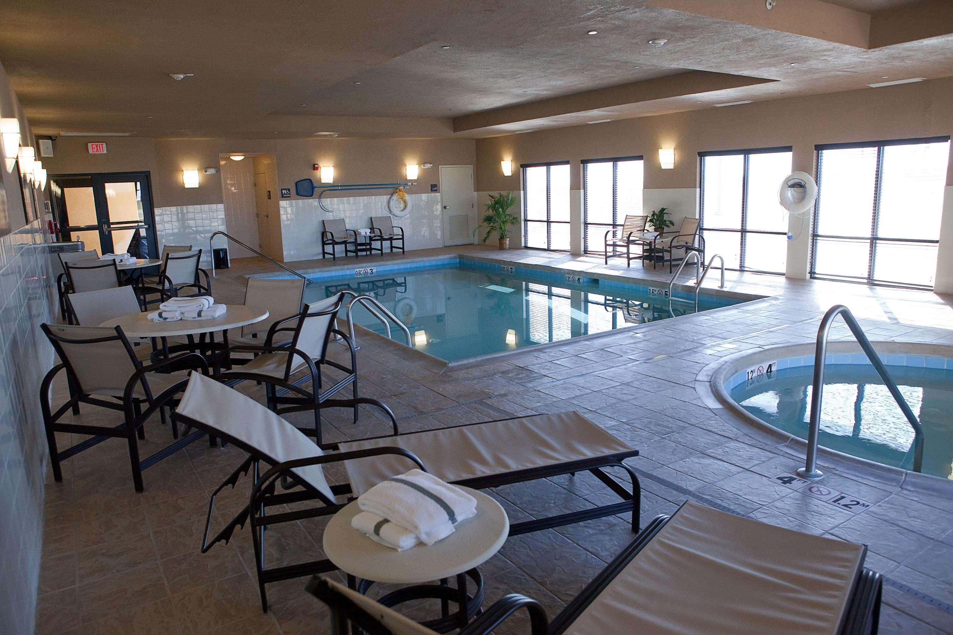 Hampton Inn Colby Buitenkant foto