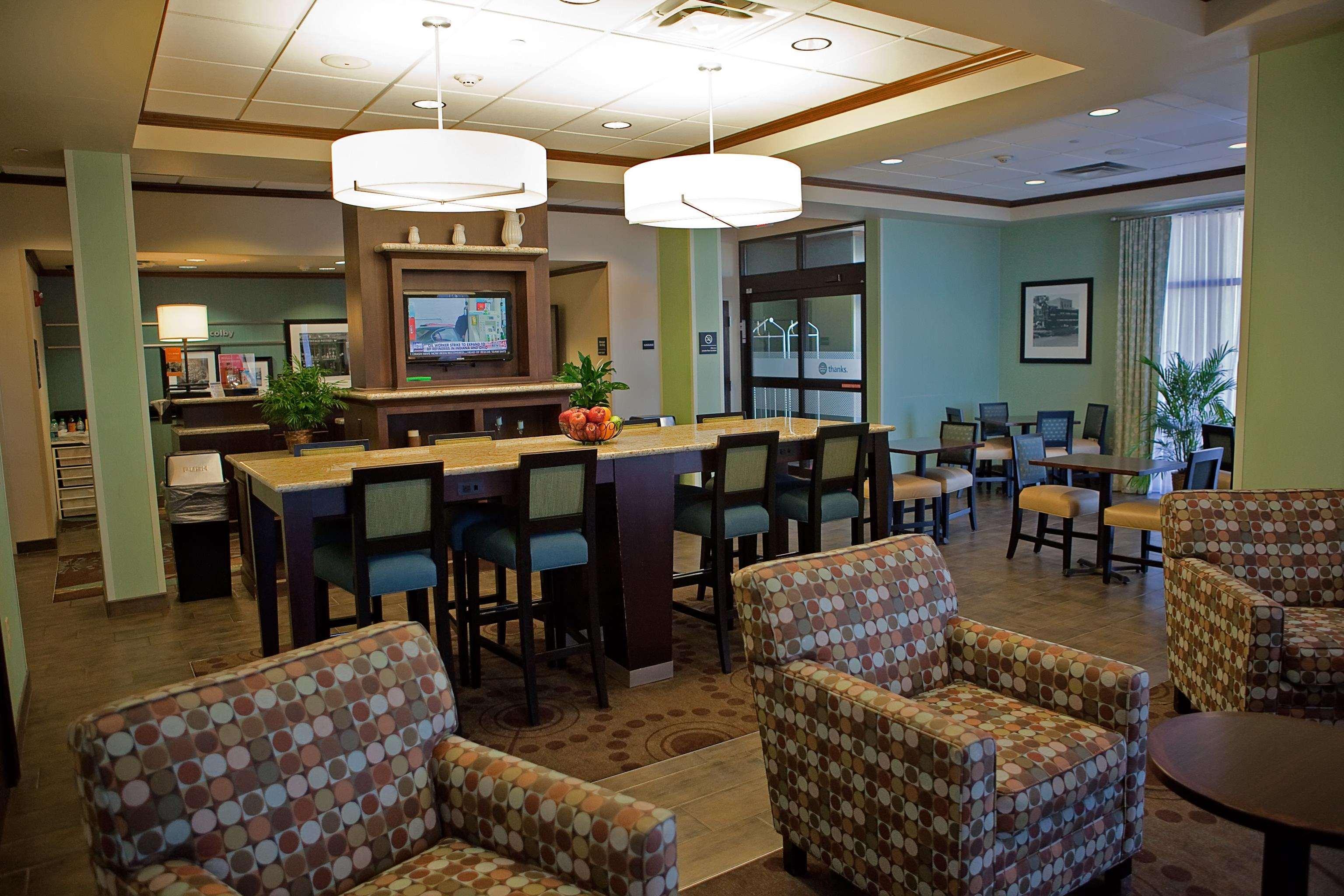 Hampton Inn Colby Buitenkant foto