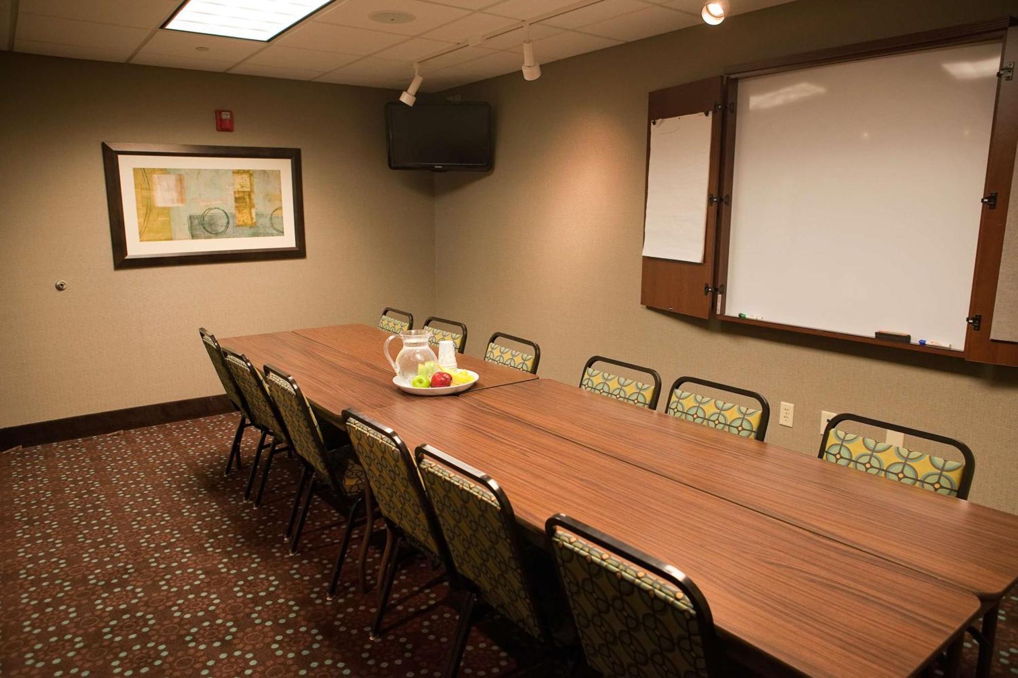Hampton Inn Colby Buitenkant foto