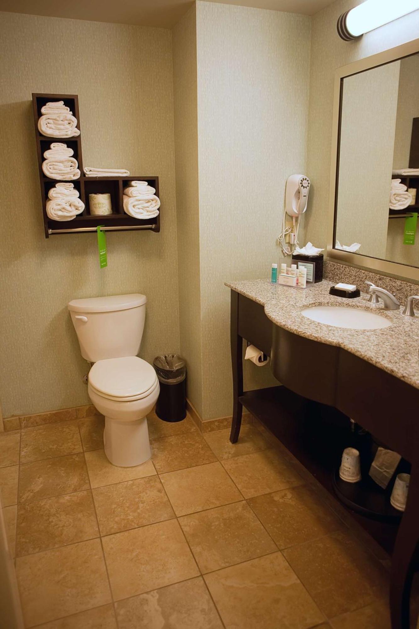Hampton Inn Colby Buitenkant foto